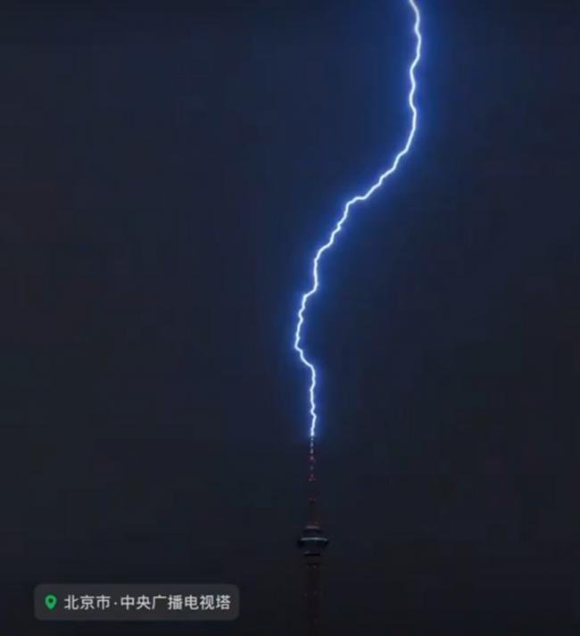 央视被雷劈  北京夜间出太阳  气象台4预警齐发